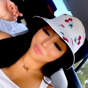 Bucket hat